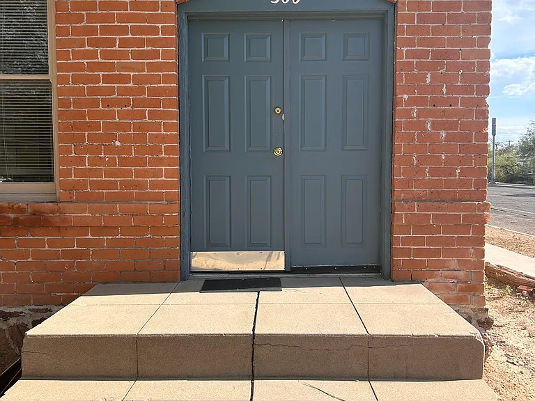 300 E 17th St — Photo 26