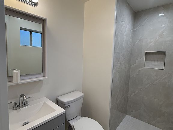 2nd image of 810 W Dryden St APT 3