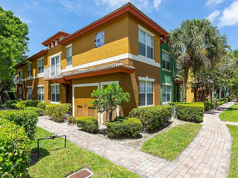 Delray Bay Apartments — Photo 10