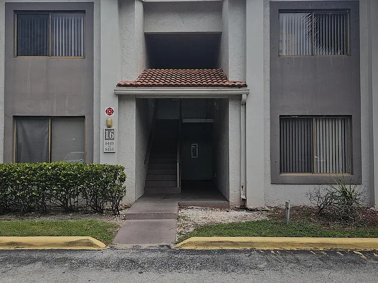 8455 Coral Lake Way #8455 — Photo 6