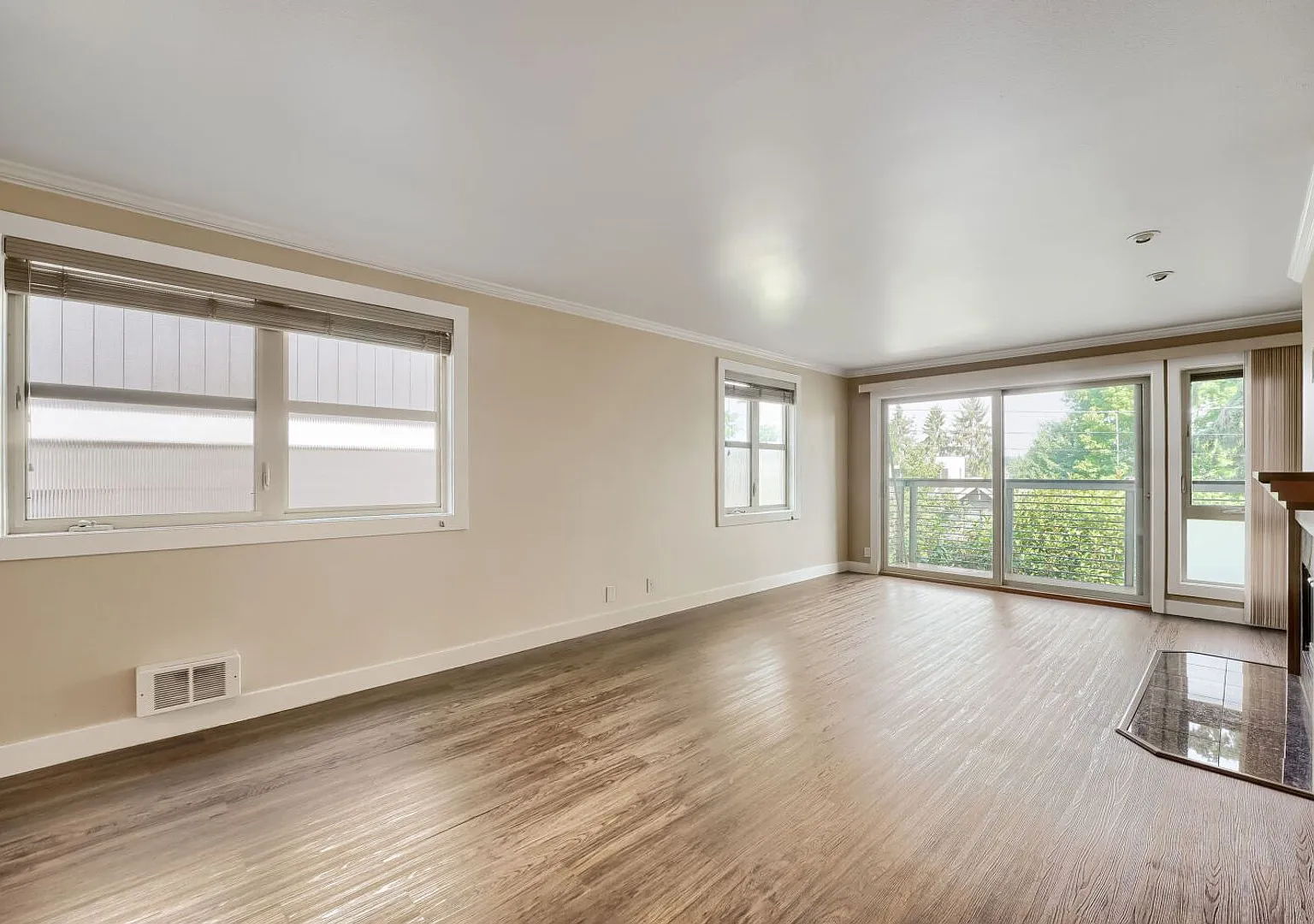 Charming North Queen Anne Living Prime Location Near Fremont & Lake Union — Photo 4