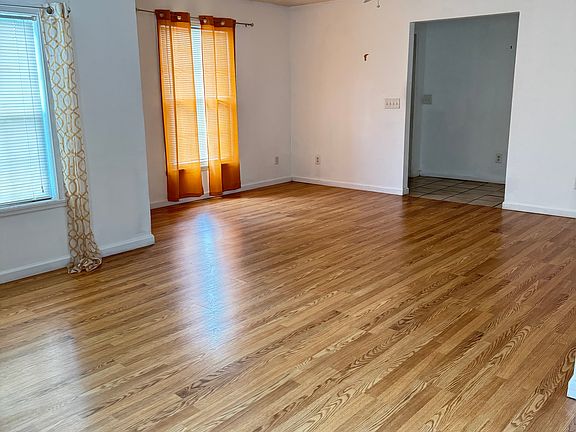 3rd image of 124 Miley Ave