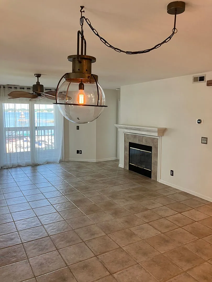 Lovely Waterfront Condo Davidson — Photo 3