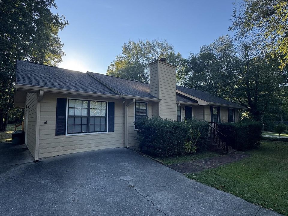 2nd image of 601 Ramblewood Pl