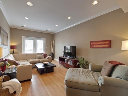 3rd image of 4909 N Janssen Ave APT 2E