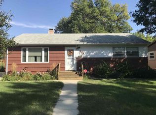 306 20th St NW, Minot, ND 58703