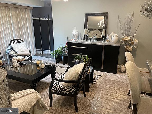 5th image of 2845 Windsor Dr APT 302