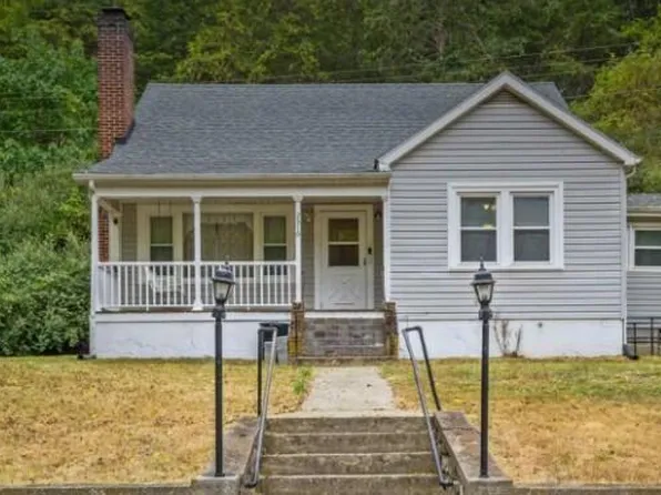 2316 Plank Rd, Natural Bridge, VA 24578