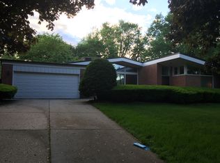 420 Dean St, Woodstock, IL 60098