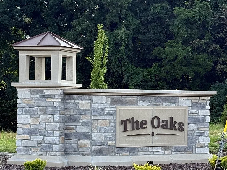 English Oak Dr — Photo 56