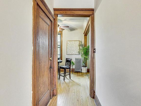4th image of 340 N Austin Blvd APT 3