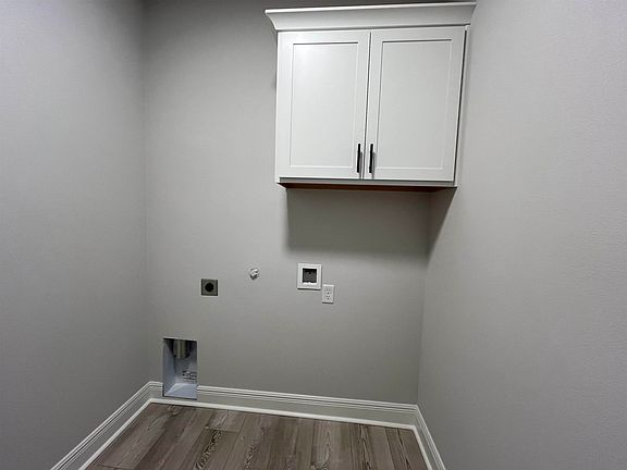 2nd image of 3417 Woods Rd