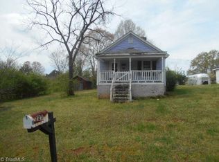 727 Circle Dr, Eden, NC 27288