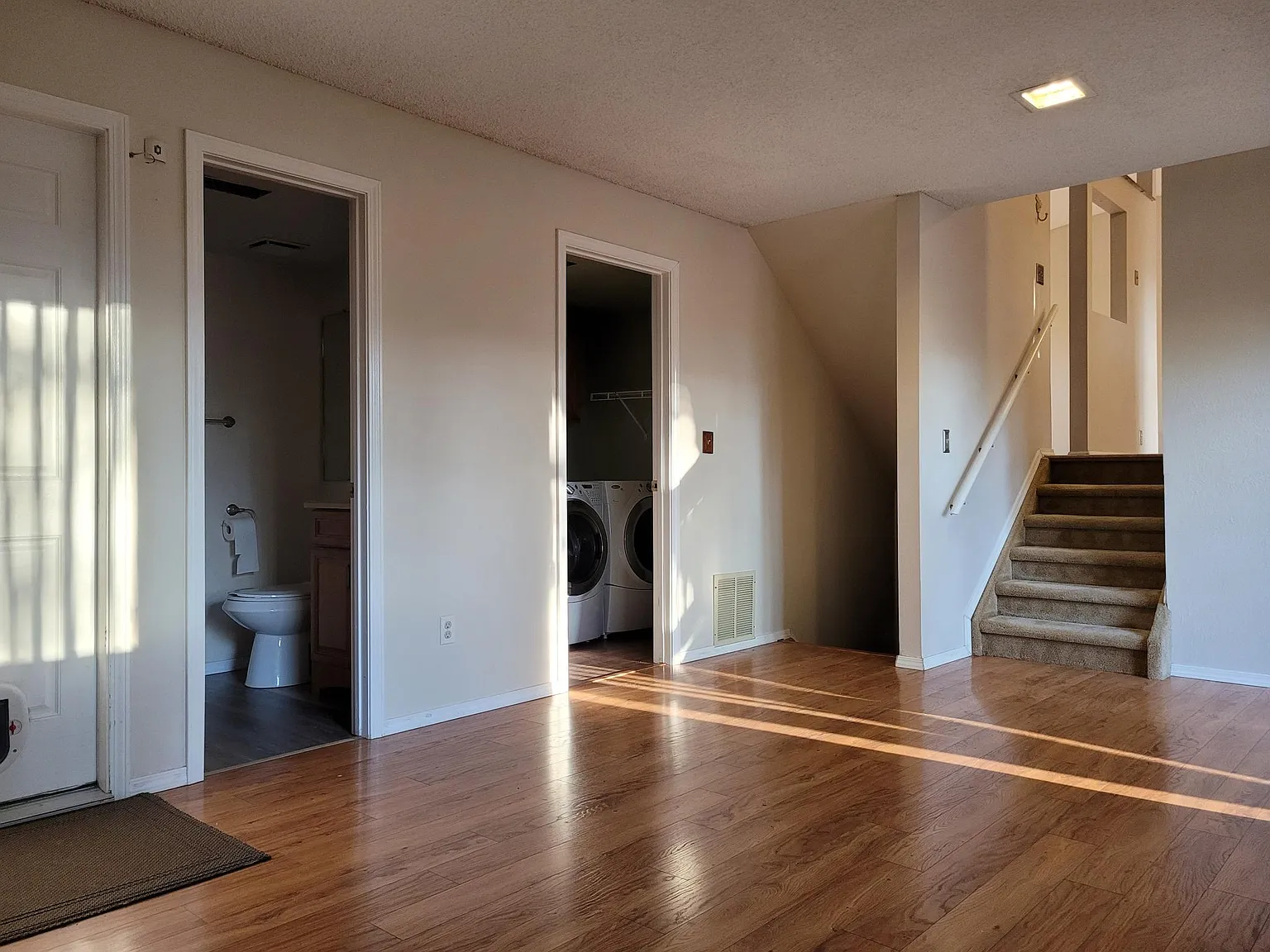 3 bed, 2.5 bath, 2144 sqft, $2,500 — Photo 4