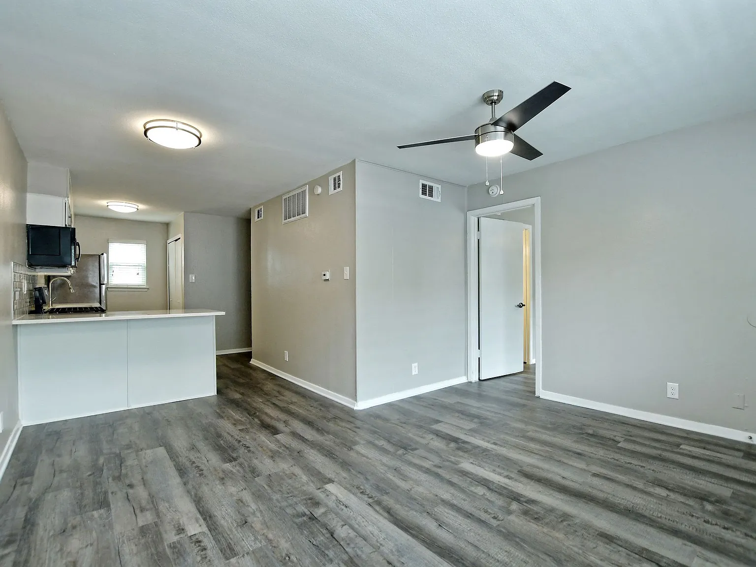Sandpiper Apartments — Photo 4