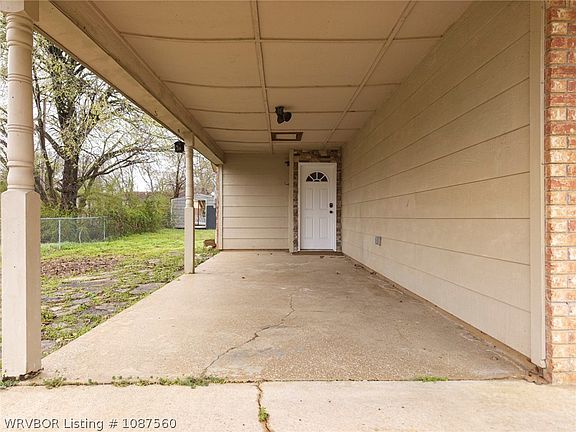 5th image of 109 W Howard St