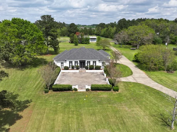 305 Foxchase Dr, Pike Road, AL 36064