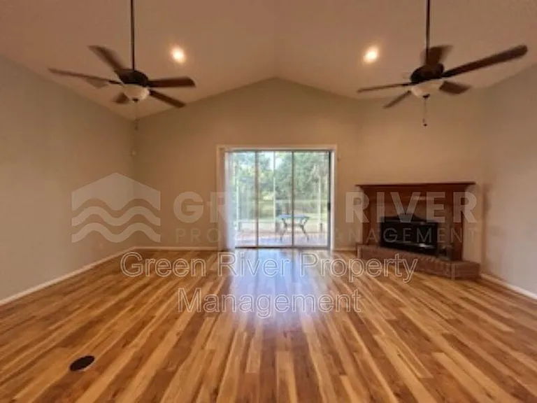 1559 Lakeway Dr — Photo 8
