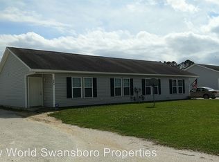 289A Golden Leaf Rd, Swansboro, NC 28584
