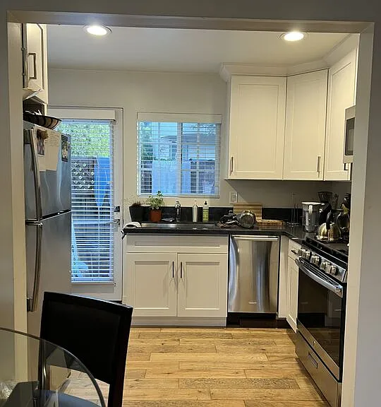 252 Hampton Dr #A — Photo 7