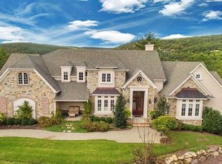 10 Weathervane Ct, Mahwah, NJ 07430
