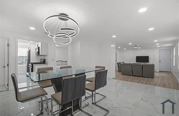 1st image of 2016 N Main St APT 2