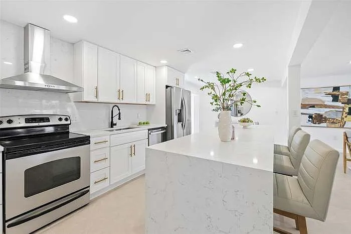 1710 SW 1st Ave — Photo 13