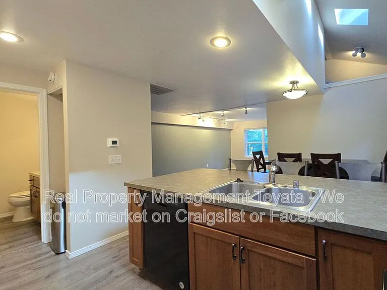 816 20th St #100 — Photo 9