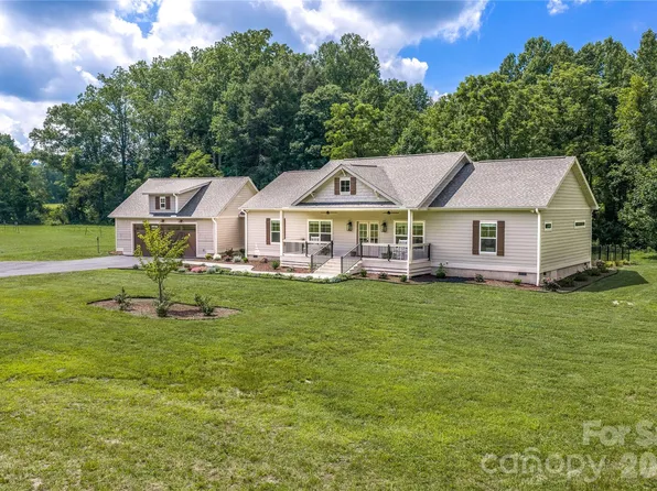 90 Saddle Club Ln, Hendersonville, NC 28739