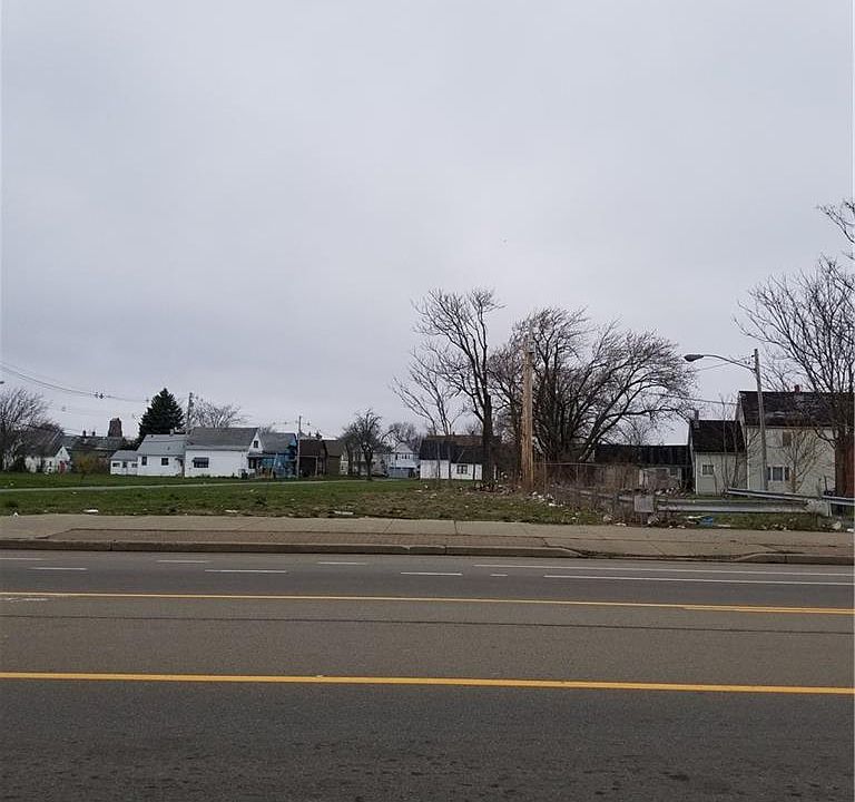 2nd image of 1565 Genesee St