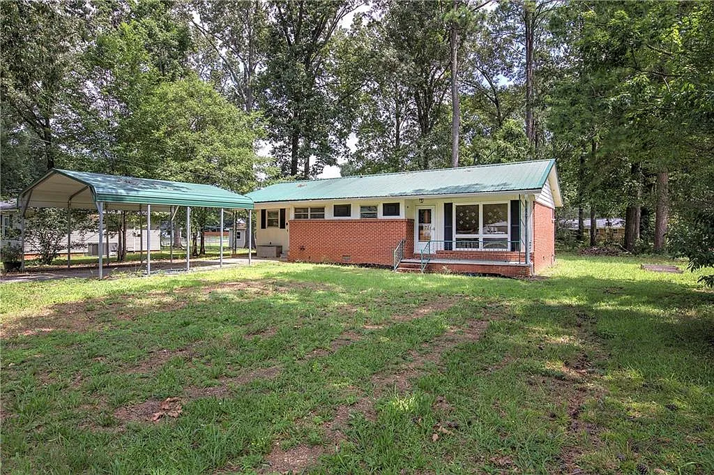 2 bed, 1.0 bath, 1203 sqft, $1,200 — Photo 2