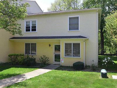 1 E Bristol Woods Dr #E1, Bristol, RI, 02809