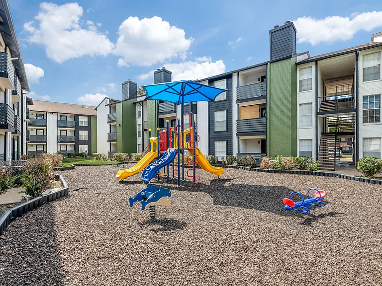 Richmond Apartments — Photo 36
