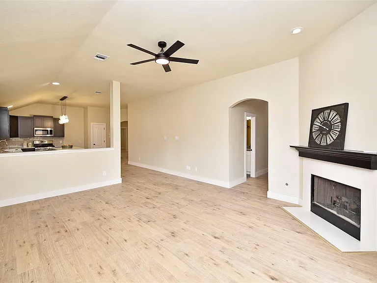 7715 Butler Lakes Ct — Photo 6