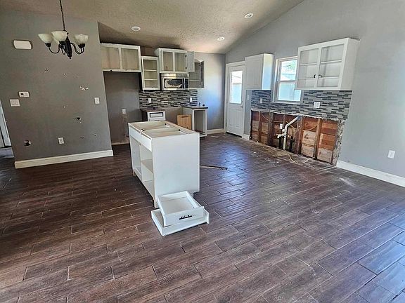 3rd image of 2412 Axtell St
