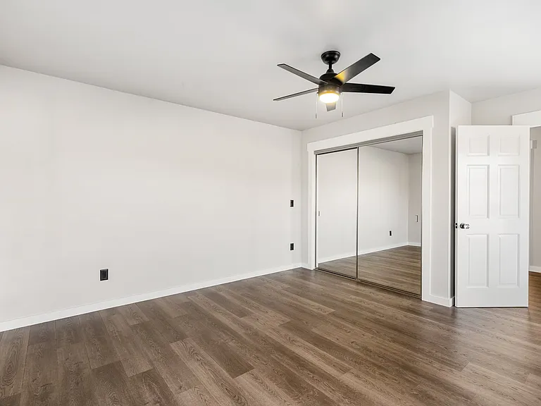 Runway Ln — Photo 18