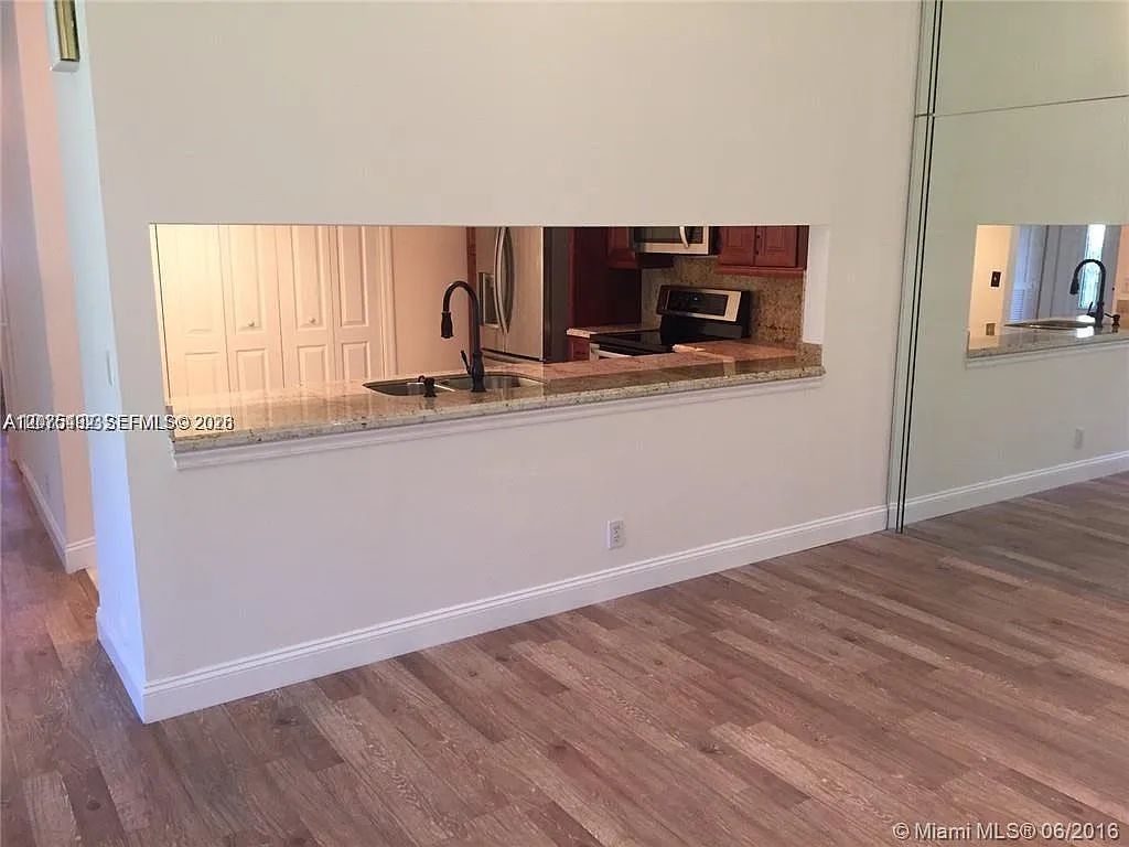 5201 SW 31st Ave — Photo 4