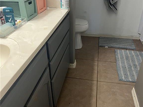 5th image of 1222 E 2nd St