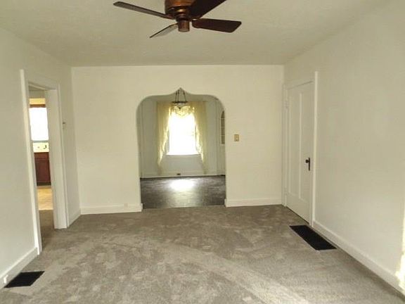 4th image of 218 Peirson Ave
