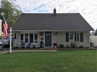 13 Ocean Ave, Bellmore, NY 11710