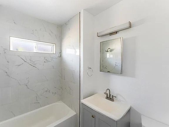 5th image of 619 S Laurel Ave #D