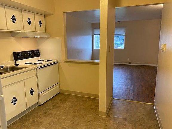 4th image of 1103-1103 Evans Ave #1C