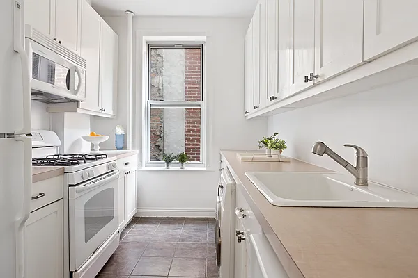 Sold by Compass | media 7