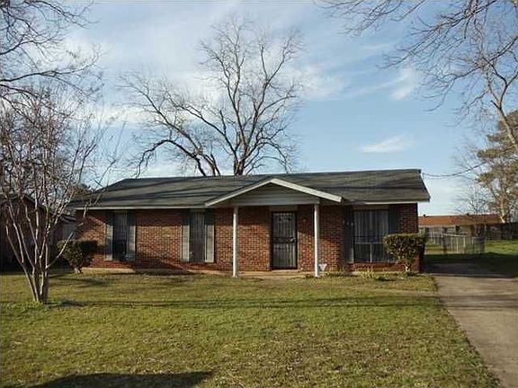3rd image of 649 Groveland Dr