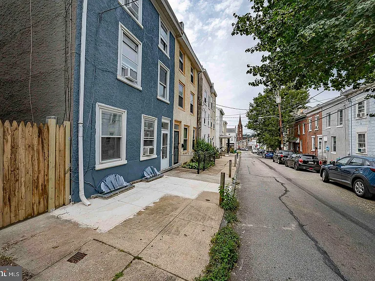 201 Dupont St — Photo 59