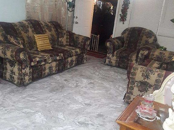 SPACIOUS LIVING ROOM