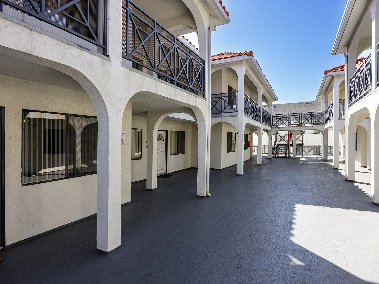Lemoli Apartments — Photo 4