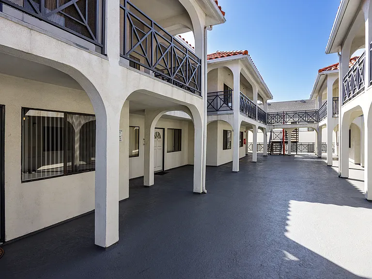 Lemoli Apartments — Photo 4