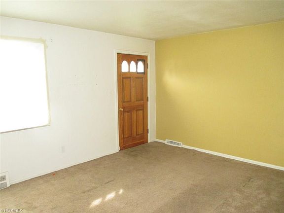 2nd image of 454 E 222nd St