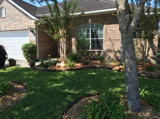 302 Lark Hollow Ln, League City, TX 77573